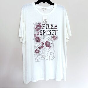 🆕 Clover + Pine Women’s White Ivory Graphic Tee “Free Spirit” Floral Design